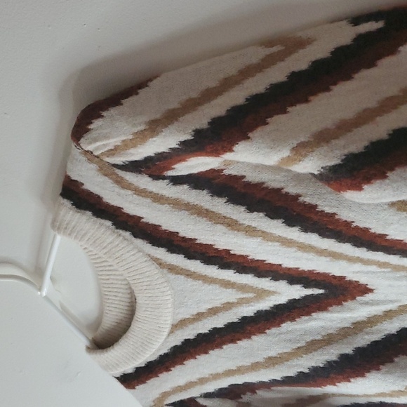 Evereve Chevron Soft Stretchy Slight Puff Sleeve Sweater Size XS Anthropologie - Picture 2 of 9